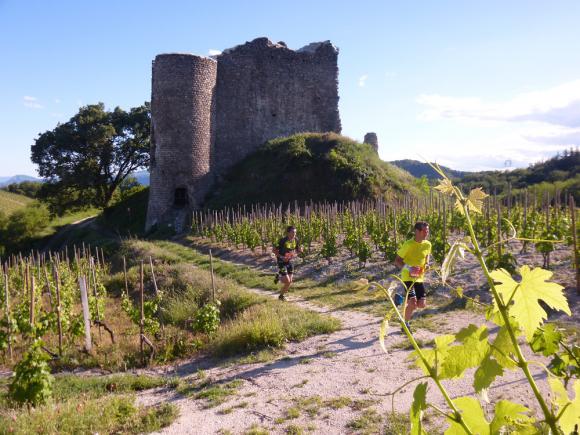 0927 les premiers au km6 chateau de Larnage.JPG