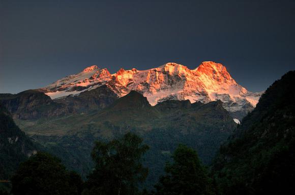 Monte_Rosa_Valsesia_alba.JPG