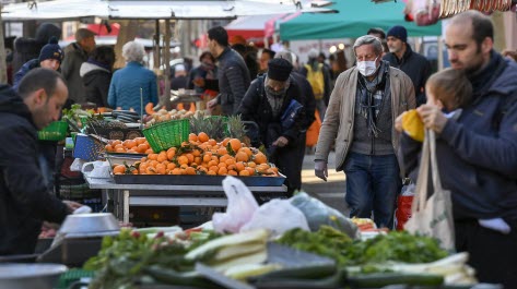 le-marche-de-la-croix-rousse-est-ouvert-ce-mardi-matin-photo-progres-joel-philippon-1585048564.jpg