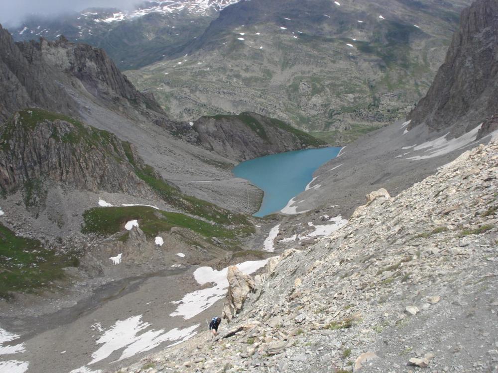 34_-_lac_des_beraudes_vu_depuis_le_col.jpg