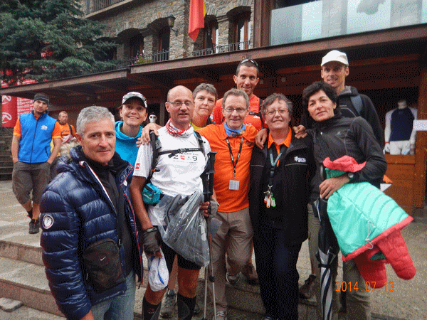 Le groupe des coureurs avec les organisateurs