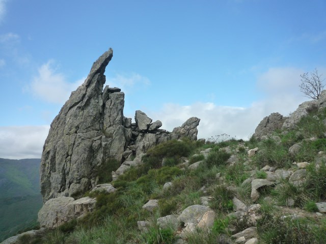 Rochers sur l'arête de l'Ourliades (photo reco)