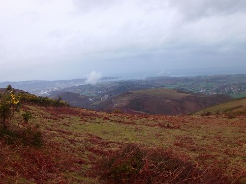 En haut du Xoldo, vue sur l'océan en direction d'Hendaye