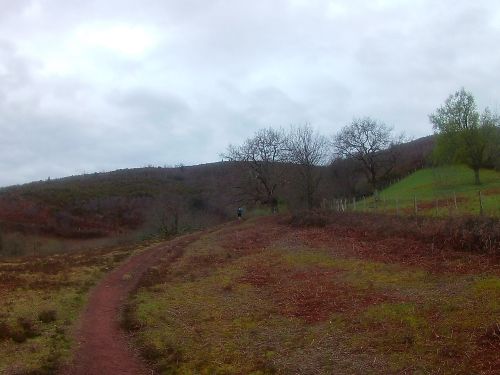 Montée à l'Oneaga : le sommet est à droite