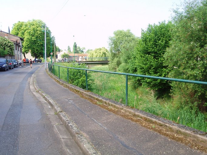 Petit pont de pierre