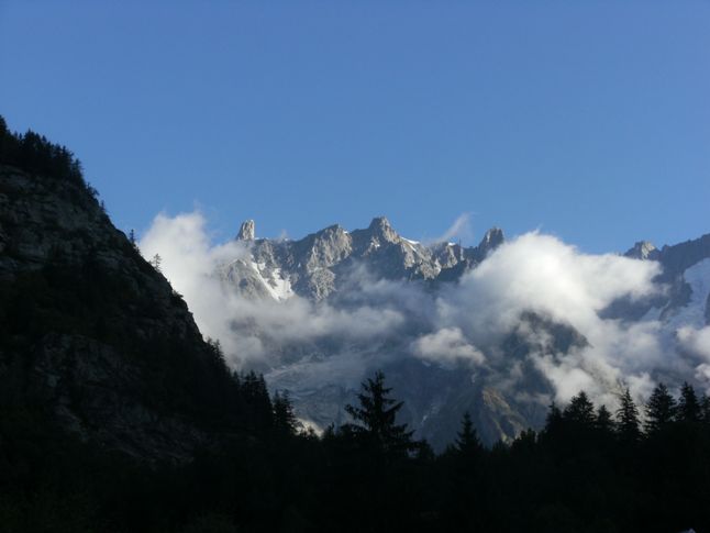 au_fond_depuis_courmayeur.jpg